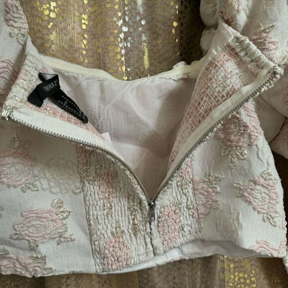 Forever 21 White Metallic Pink Puff Sleeve Regency Floral Jacquard Top M NWT - Picture 6 of 7